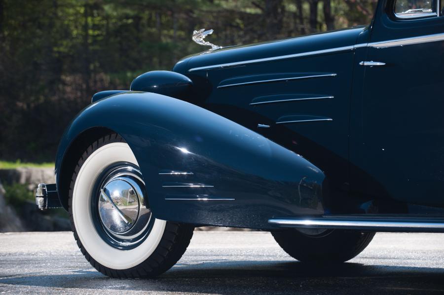  Cadillac V16 Town Sedan by Fleetwood 1936 года  (фото 11 из 19)
